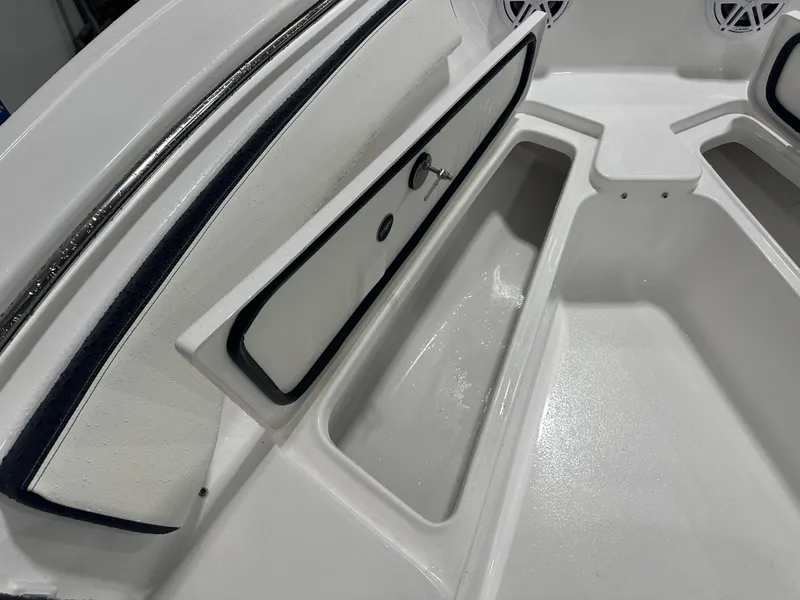 Slide: The Image of Tidewater 198 CC Adventure 2025 - 43