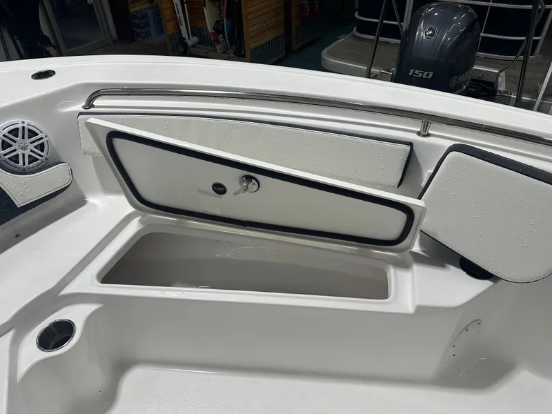 Slide: The Image of Tidewater 210 CC Adventure 2025 - 29