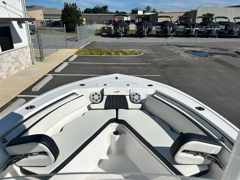 Slide: The Image of Tidewater 210 LXF 2025 - 10