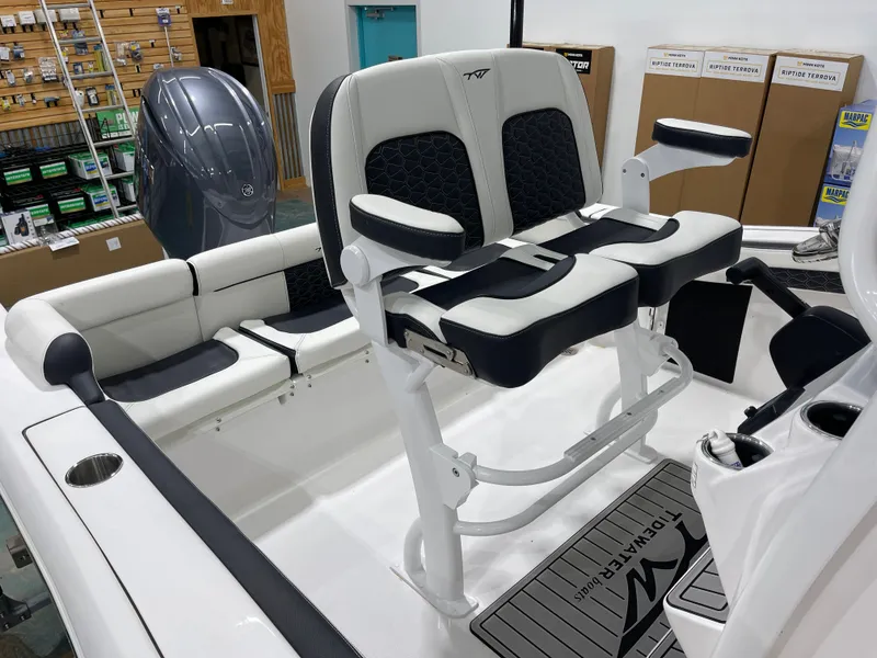 Slide: The Image of Tidewater 210 LXF 2025 - 12