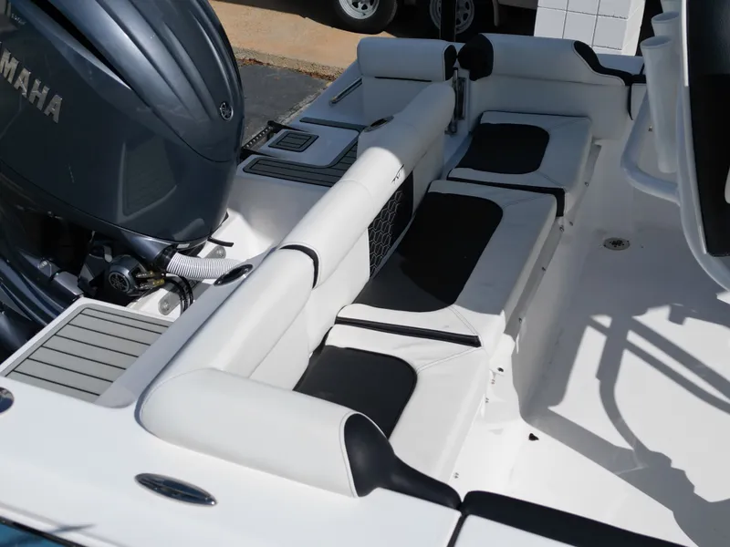 Slide: The Image of Tidewater 210 LXF 2025 - 22