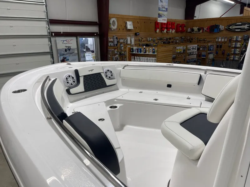 Slide: The Image of Tidewater 210 LXF 2025 - 39