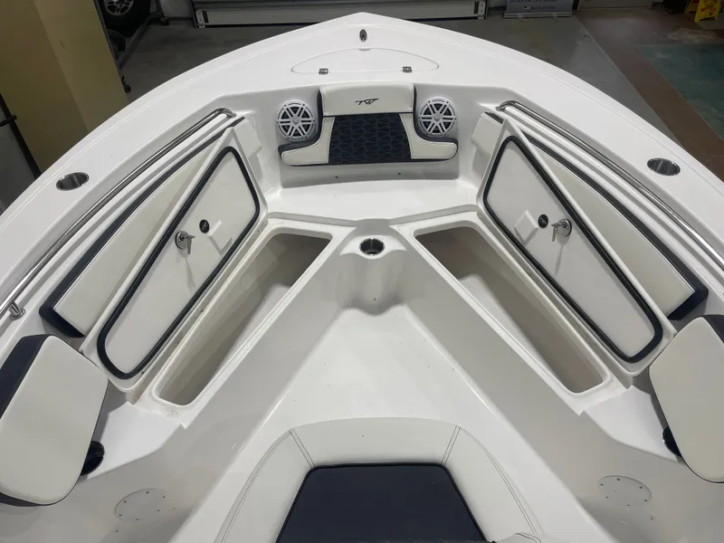 Slide: The Image of Tidewater 210 LXF 2025 - 41