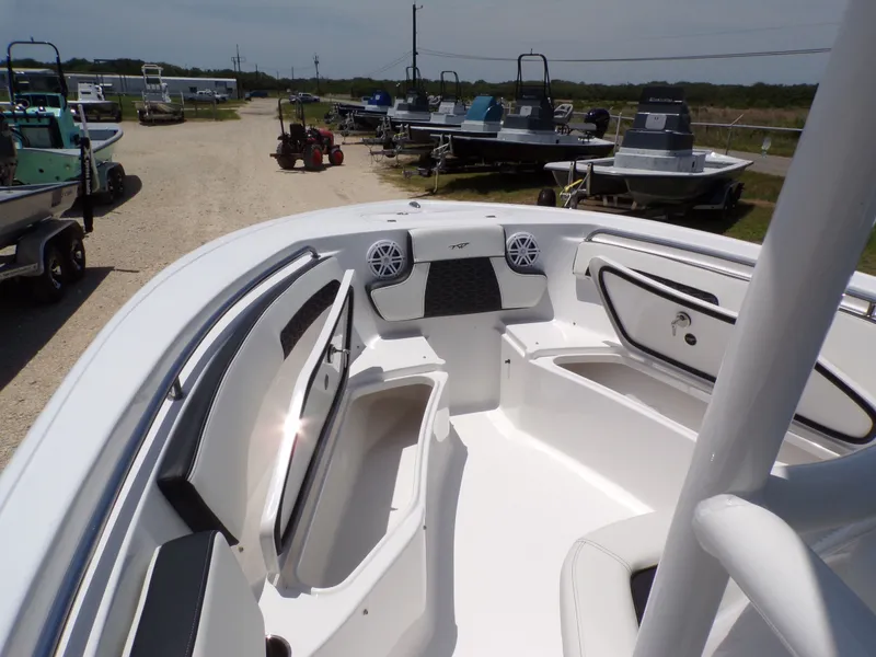 Slide: The Image of Tidewater 220 LXF 2025 - 18