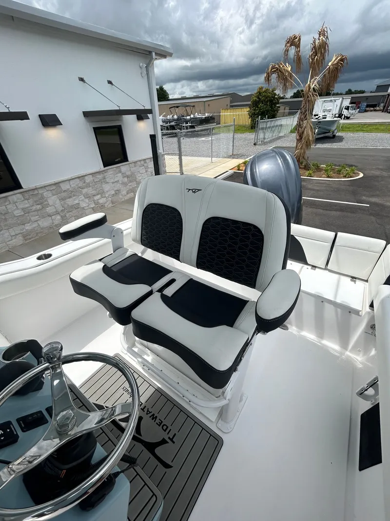 Slide: The Image of Tidewater 232 LXF 2025 - 15