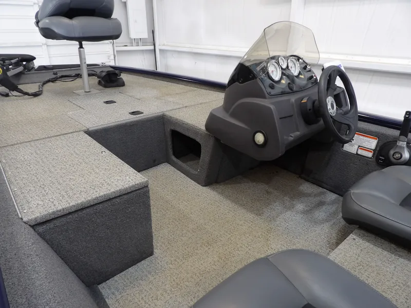 Slide: The Image of Tracker Pro 170 2020 - 13