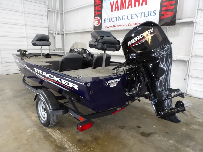 Slide: The Image of Tracker Pro 170 2020 - 7