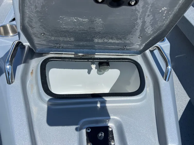 Slide: The Image of Xpress H20B Bay 2025 - 18