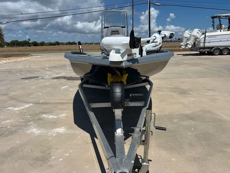 Slide: The Image of Xpress H20B Bay 2025 - 6