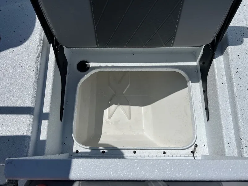 Slide: The Image of Xpress H20B Bay 2025 - 22