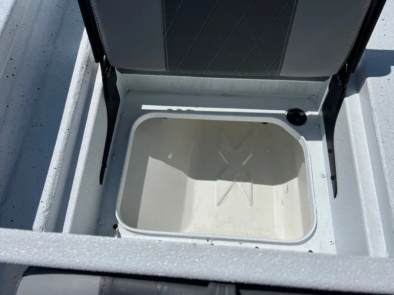 Slide: The Image of Xpress H20B Bay 2025 - 23