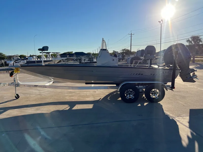 The Image of Xpress H210B Bay 2025 - 1