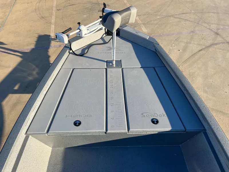 Slide: The Image of Xpress H210B Bay 2025 - 15