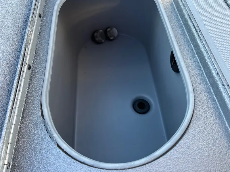 Slide: The Image of Xpress H210B Bay 2025 - 32