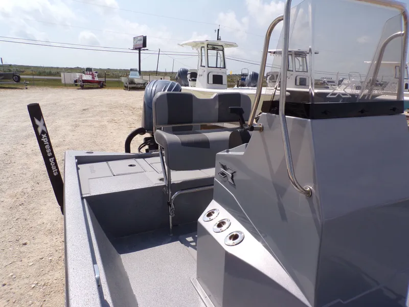 Slide: The Image of Xpress H210B Bay 2025 - 13