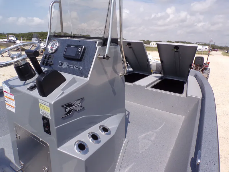 Slide: The Image of Xpress H210B Bay 2025 - 16