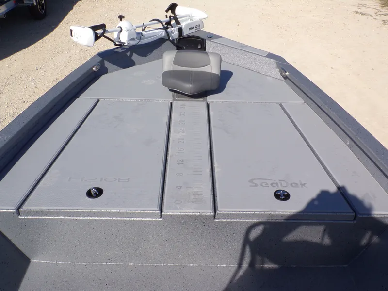 Slide: The Image of Xpress H210B Bay 2025 - 13