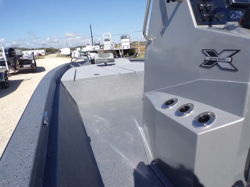 Slide: The Image of Xpress H210B Bay 2025 - 15