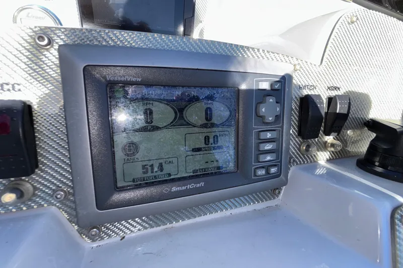 Slide: The Image of SmartCraft VesselView display on 2013 Sunsation 36 XRT boat dashboard. - 31