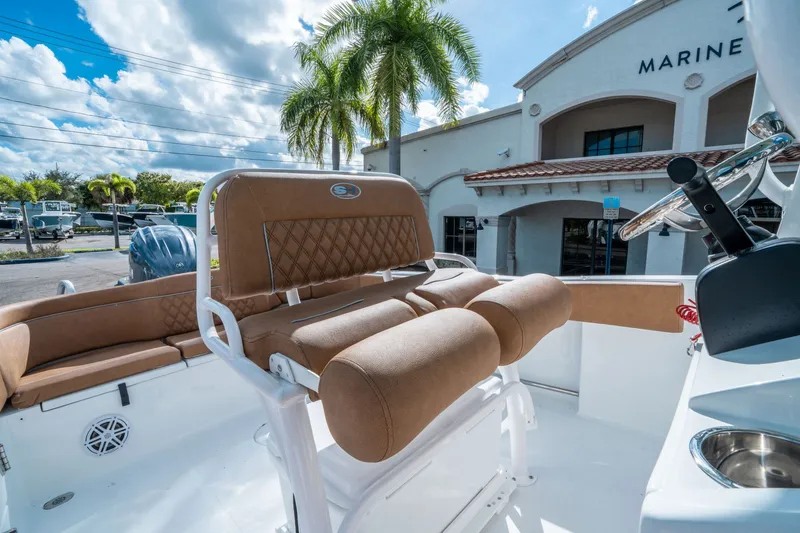 Slide: The Image of Sea Hunt Ultra 235 SE 2026 - 16