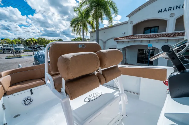 Slide: The Image of Sea Hunt Ultra 235 SE 2026 - 15