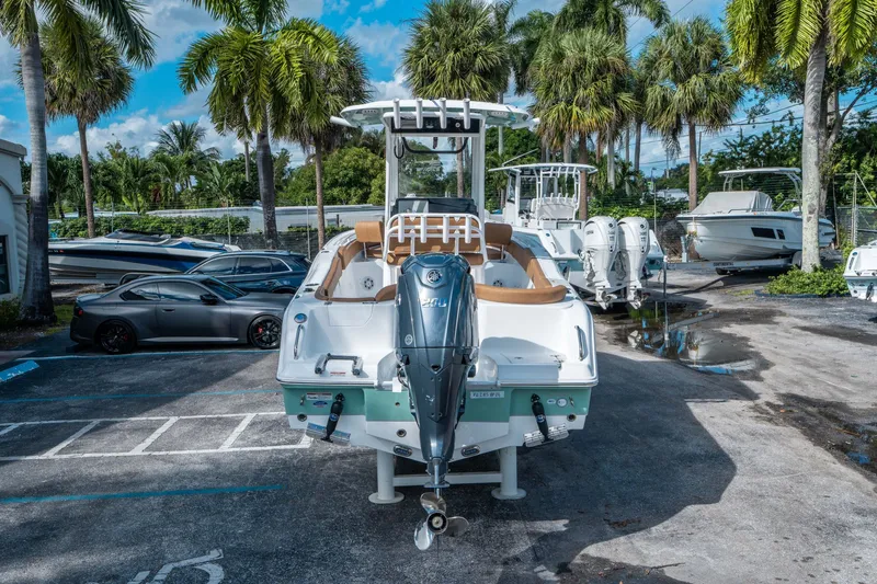 Slide: The Image of Sea Hunt Ultra 235 SE 2026 - 3