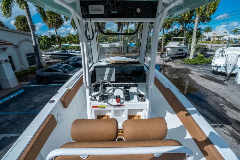 Slide: The Image of Sea Hunt Ultra 235 SE 2026 - 13