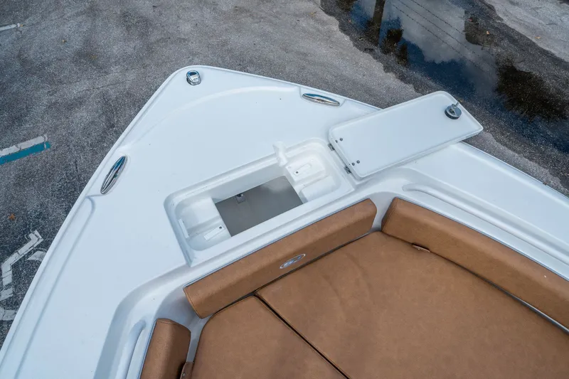 Slide: The Image of Sea Hunt Ultra 235 SE 2026 - 21