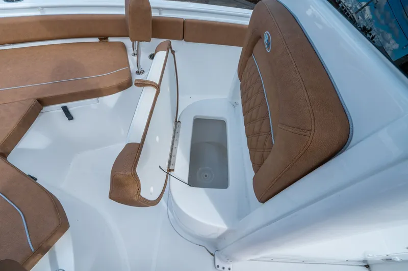 Slide: The Image of Sea Hunt Ultra 235 SE 2026 - 23