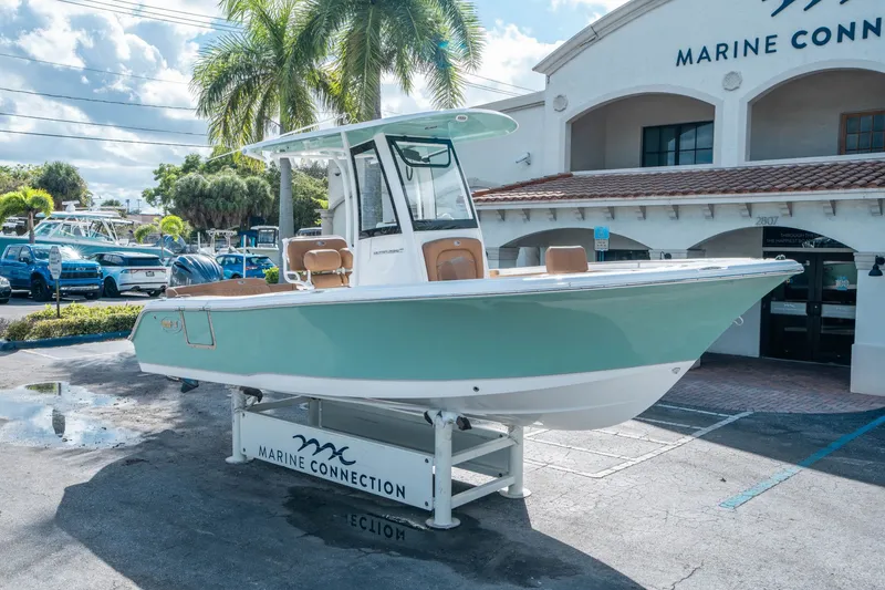 Slide: The Image of Sea Hunt Ultra 235 SE 2026 - 8