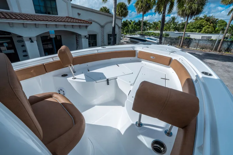 Slide: The Image of Sea Hunt Ultra 235 SE 2026 - 19