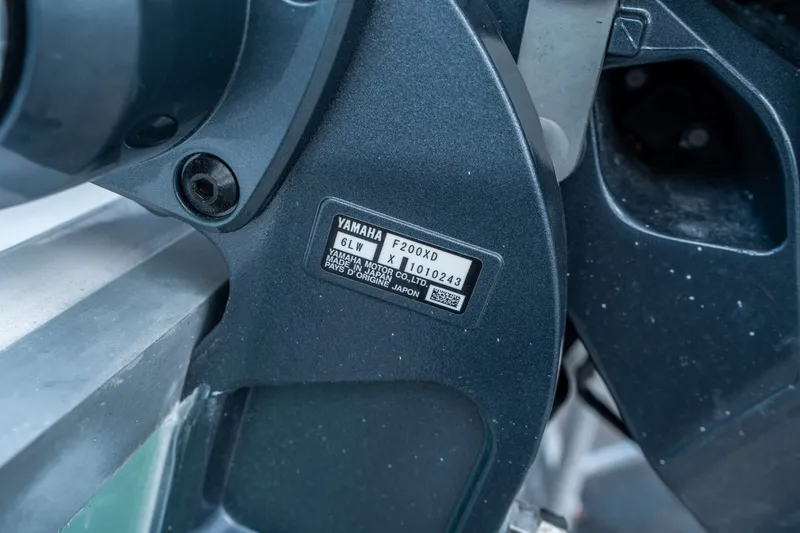 Slide: The Image of Sea Hunt Ultra 235 SE 2026 - 24