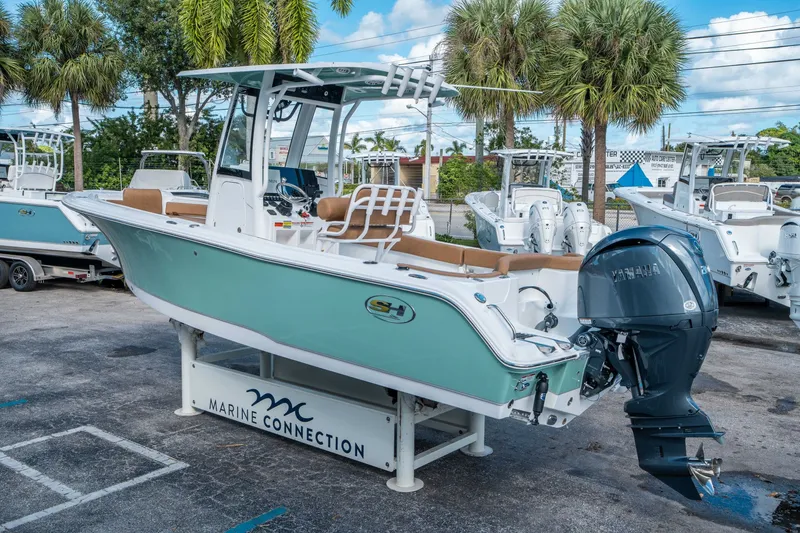 Slide: The Image of Sea Hunt Ultra 235 SE 2026 - 4