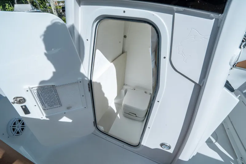 Slide: The Image of Sea Hunt Ultra 235 SE 2026 - 17