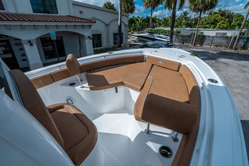 Slide: The Image of Sea Hunt Ultra 235 SE 2026 - 18