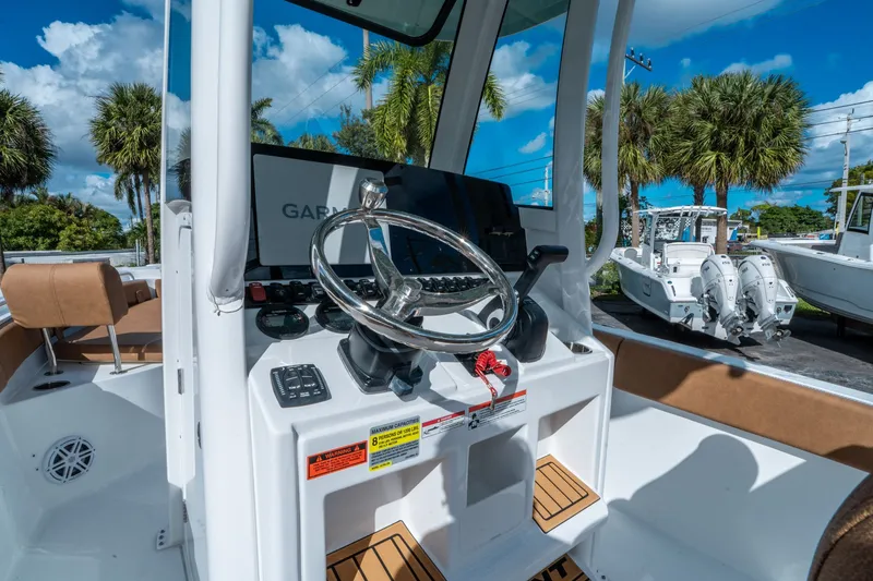 Slide: The Image of Sea Hunt Ultra 235 SE 2026 - 14