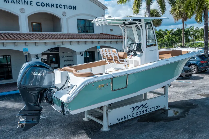 Slide: The Image of Sea Hunt Ultra 235 SE 2026 - 2