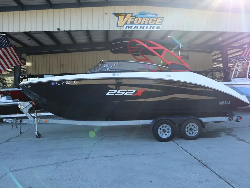 The Image of Yamaha 252XE 2022 - 1