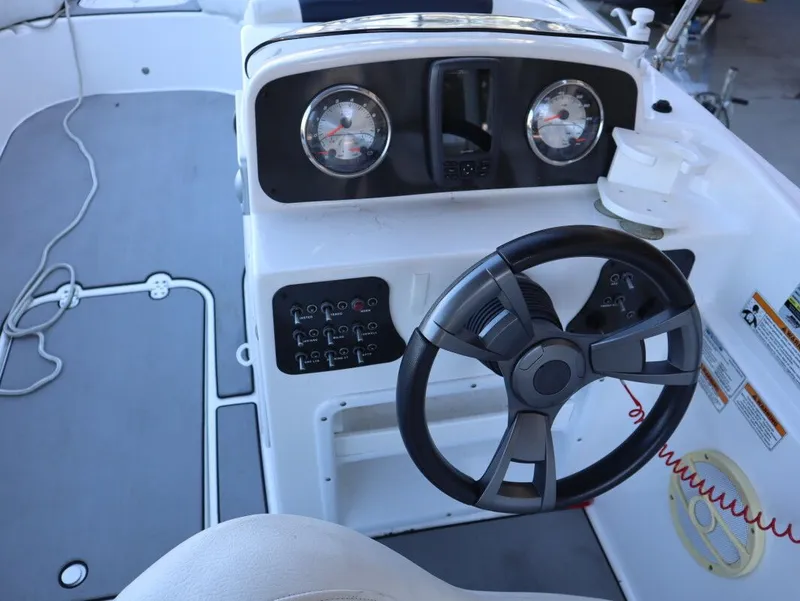 Slide: The Image of Hurricane SUNDECK SPORT SS 201 OB 2014 - 9