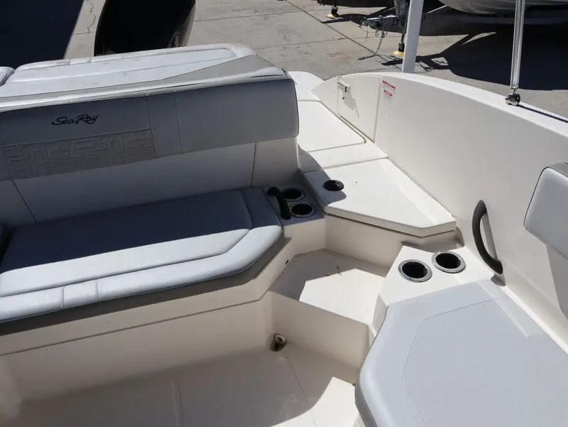 Slide: The Image of Sea Ray SPX 210 Outboard 2020 - 10