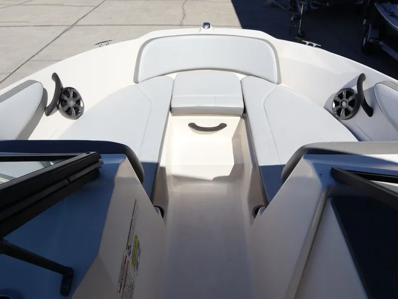 Slide: The Image of Sea Ray SPX 210 Outboard 2020 - 14
