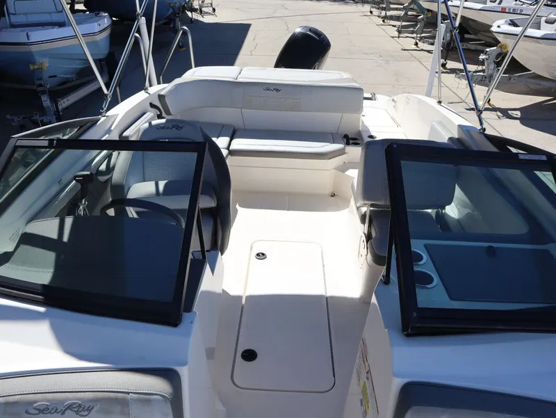 Slide: The Image of Sea Ray SPX 210 Outboard 2020 - 15