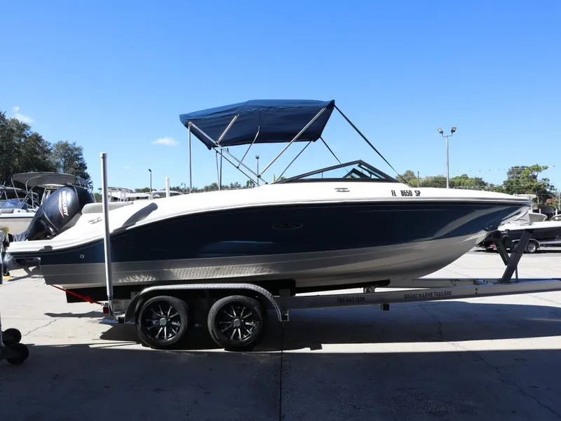 Slide: The Image of Sea Ray SPX 210 Outboard 2020 - 3