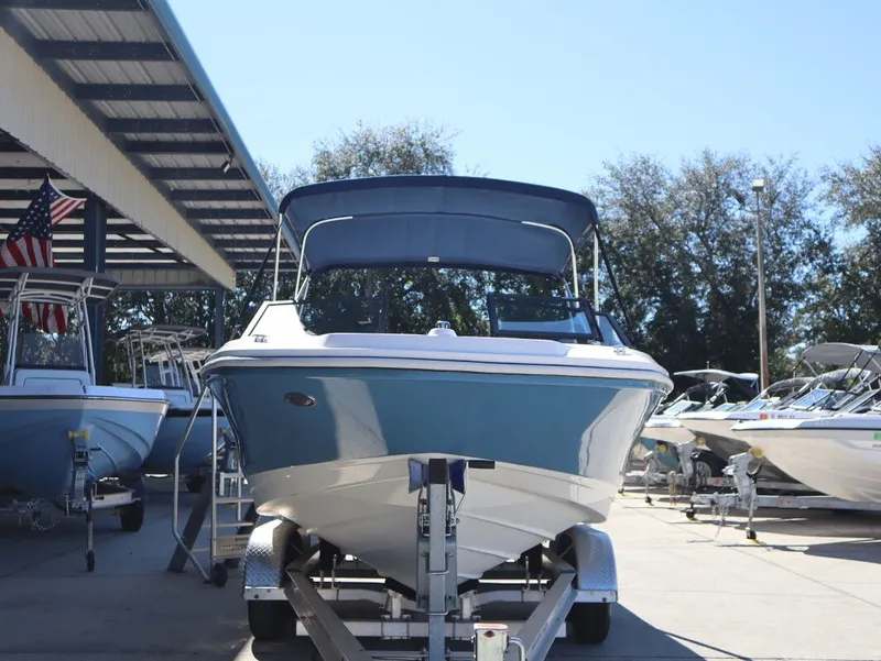 Slide: The Image of Sea Ray SPX 210 Outboard 2020 - 5