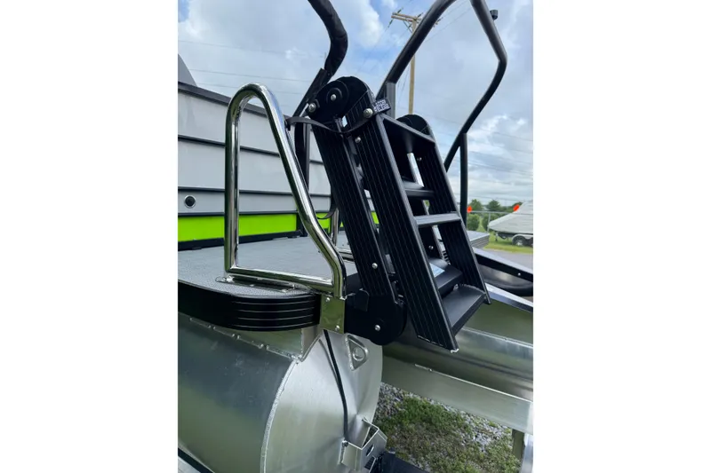 Slide: The Image of 2025 Veranda Vista Sport VS 22 RC boat ladder and railing detail. - 9