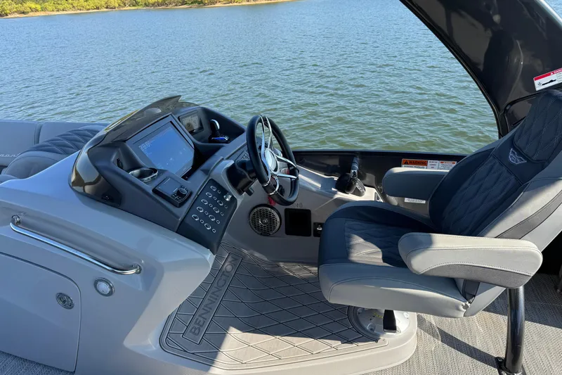 Slide: The Image of 2023 Bennington QX 27 QXSBAX2 boat cockpit with steering wheel and control panel. - 18