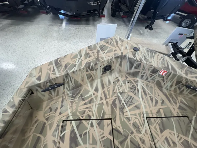 Slide: The Image of Crestliner 1760 RETREIVER DELUXE TILLER 2026 - 14