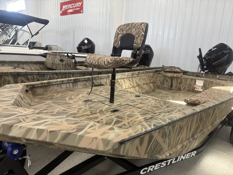 Slide: The Image of Crestliner 1760 RETREIVER DELUXE TILLER 2026 - 4