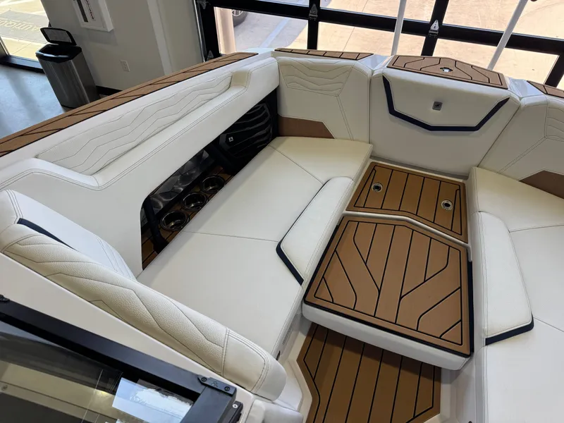 Slide: The Image of Nautique Super Air Nautique G23 2025 - 19