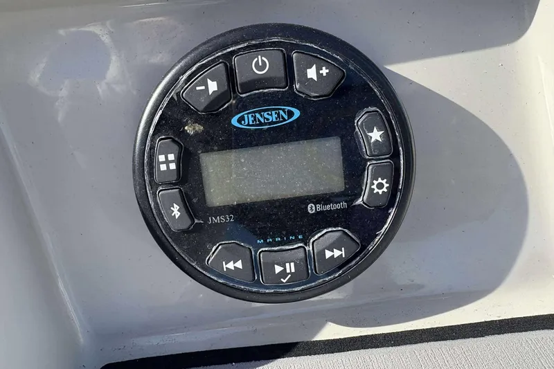 Slide: The Image of Jensen marine audio system on 2022 Starcraft Crossover 211 SCX OB boat dashboard. - 19